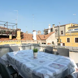 https://corte-del-tintor-apartments.hotelslidodijesolo.com